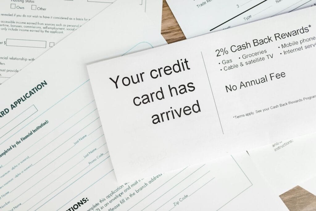 alt="Image of Credit card form and envelope"