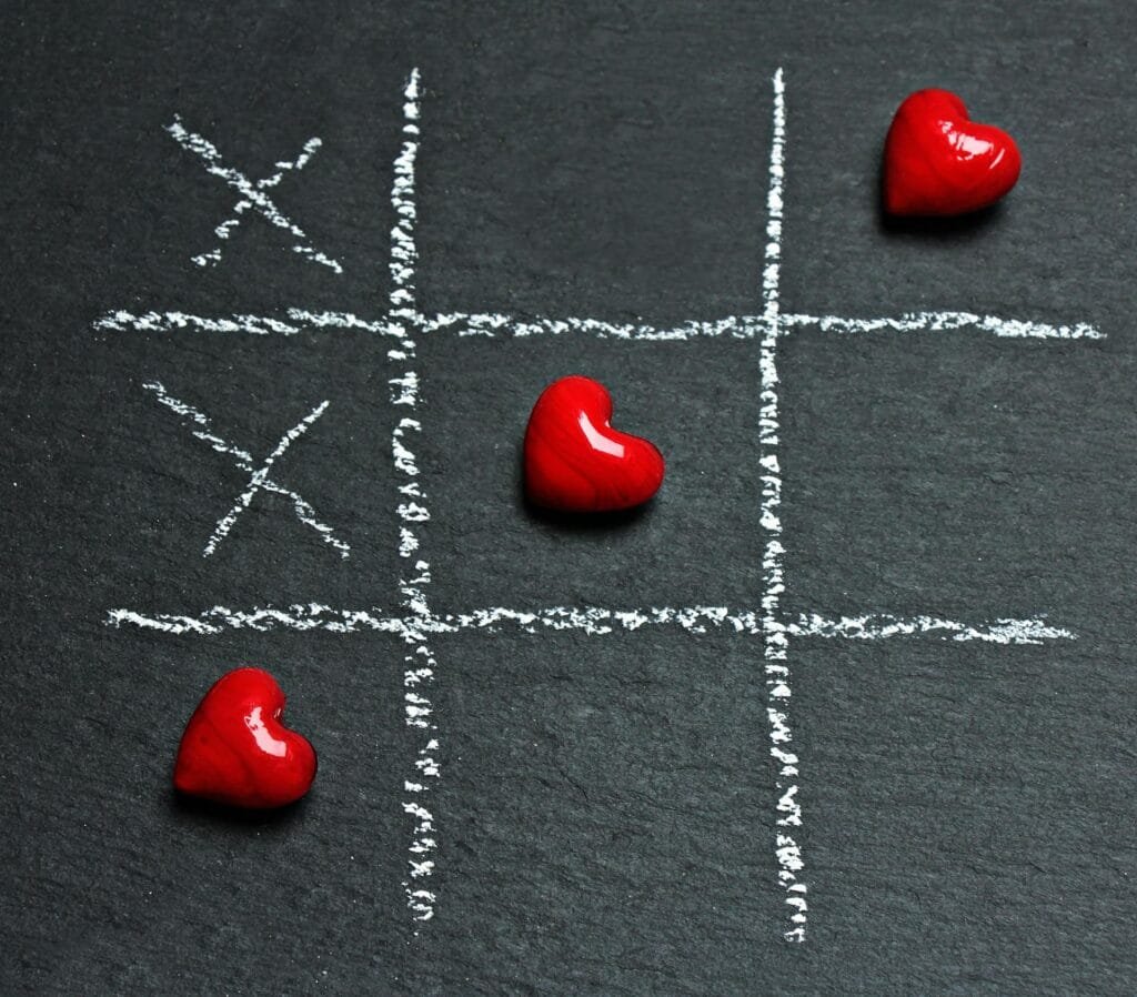 alt=”Image of Tic tac toe heart shapes”