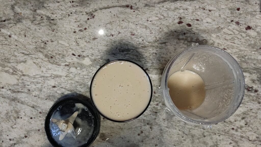 alt="Smoothie from blender"