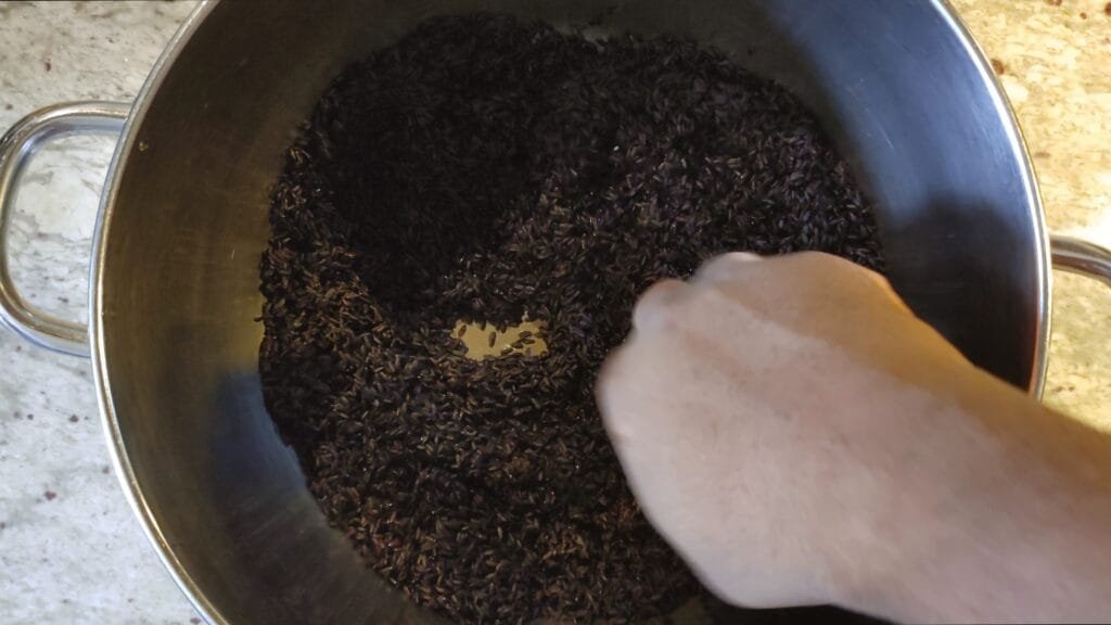 alt="Adding Black Rice to Pot"