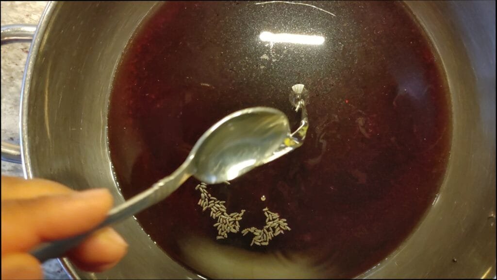 alt="Adding Oil to Black Rice"