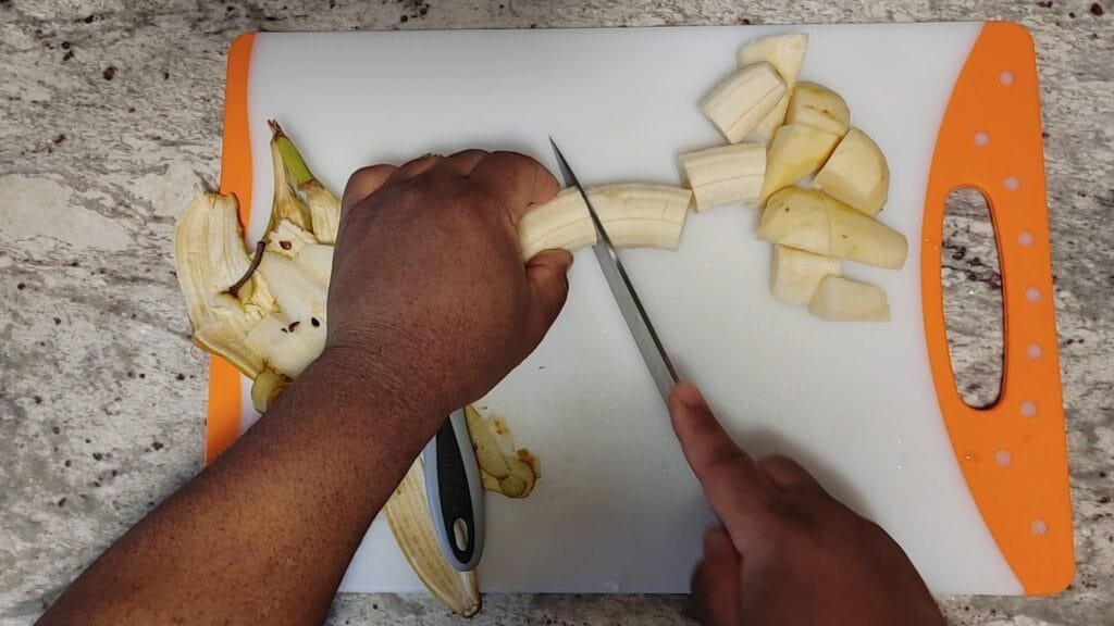 alt="Cutting Banana into smaller pieces"