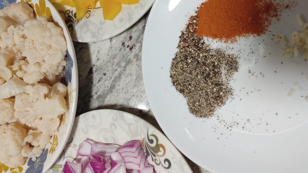 alt="Sauteed Cauliflower Ingredients"